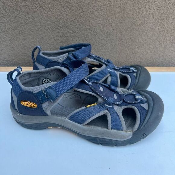 Keen Newport Toddler Kids Size 2 Blue Closed Toe Sandals Water Hiking Shoes - Picture 1 of 6